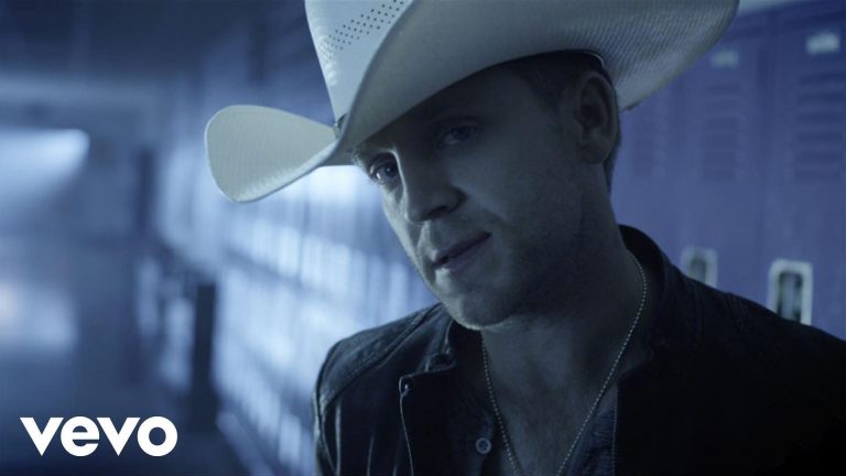Justin Moore – Lettin’ The Night Roll (Official Video)
